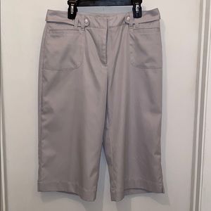 Lily’s grey crop pants
